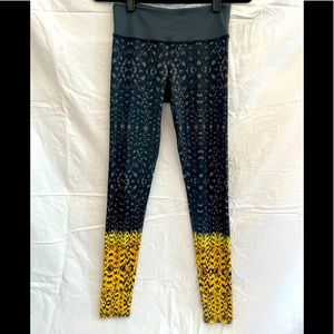 Stylish Yellow and Black Patterned Women's Leggings